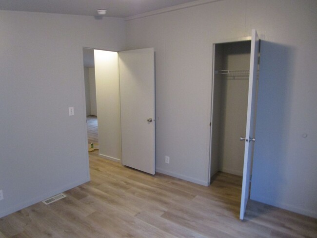 Building Photo - 3 Bedroom, 2 Bathroom Updated Home South o...