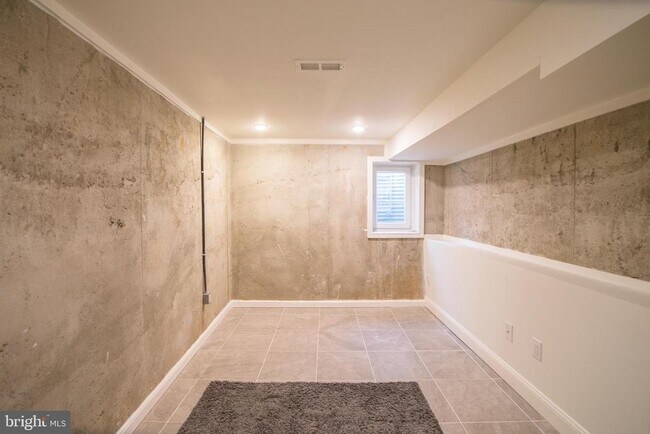 Building Photo - 2246 Sears St