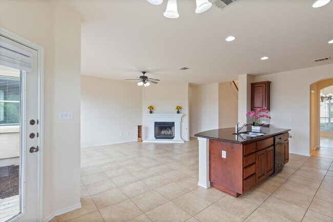 Building Photo - 10 White Magnolia Cir