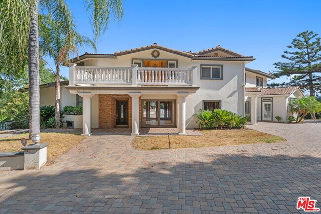 Building Photo - 3200 Oakley Dr