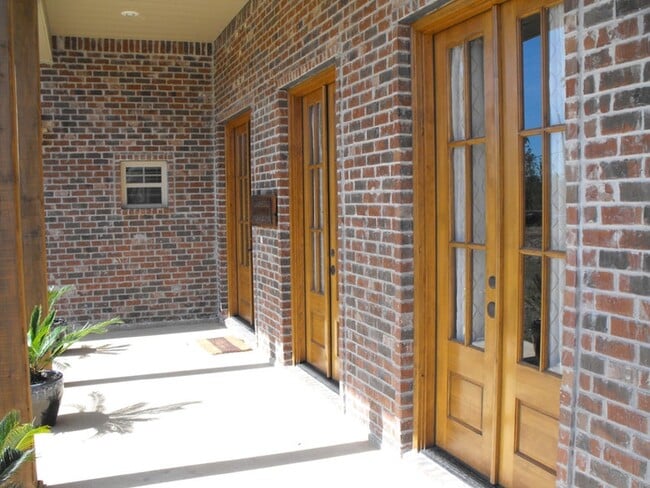 Building Photo - 147 Smithbrook Rd