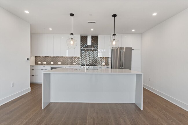 Building Photo - 2 Bed 2 Bath Apartment in West Midtown!