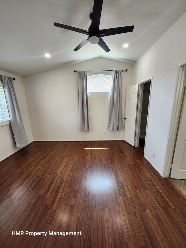 Building Photo - Coming Soon: 2beds/2bath Condo near Victoria Gardens!