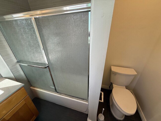 Building Photo - Paradise Manor Condo for lease