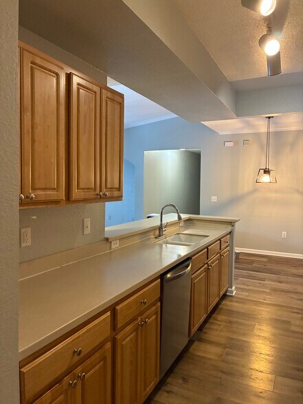 Building Photo - 10075 Gate Pky N