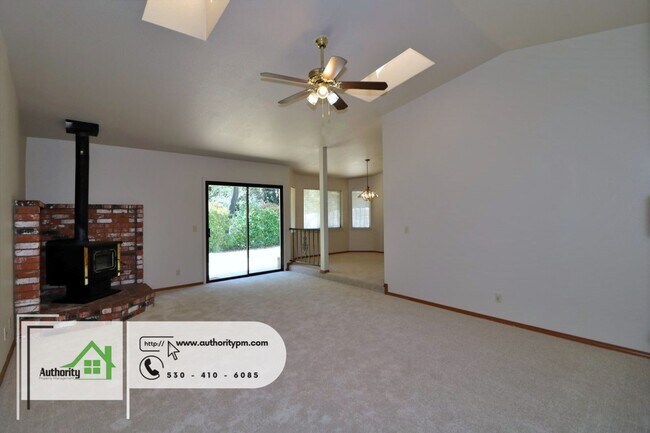 Building Photo - 1844 Breckenwood, Short Trip to the park. ...