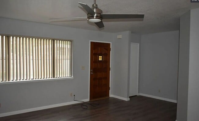 Building Photo - Cozy 3 bed 2.5 bath