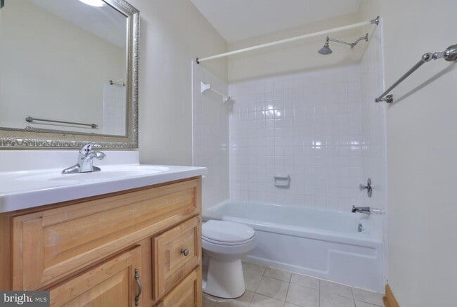 Building Photo - 935 S Rolfe St