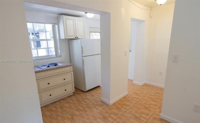 Building Photo - 3050 Alton Rd