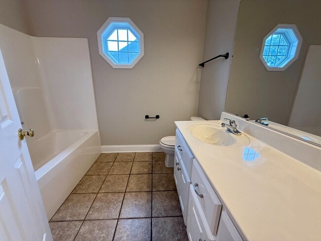 Building Photo - 105 Bent Brook Dr