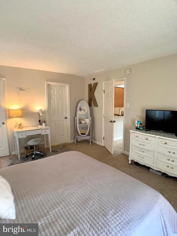 Building Photo - 209 Deer Run