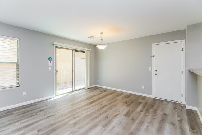 Building Photo - 1065 S Cheshire Ln