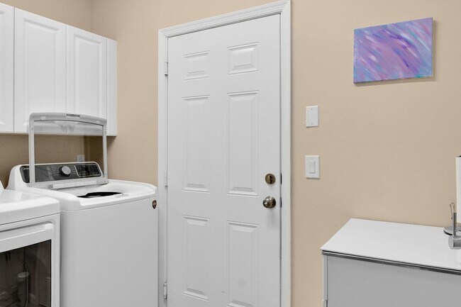 Building Photo - 9022 Dupont Pl