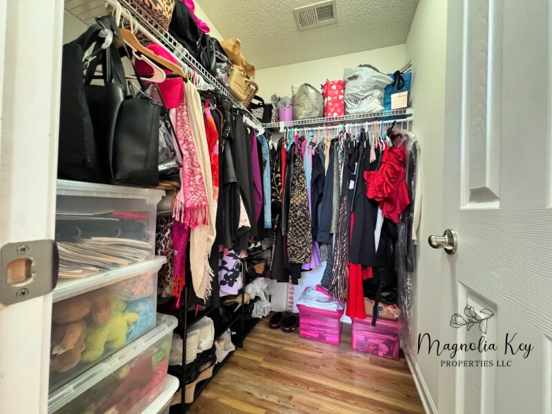 Building Photo - 765 Riverward Dr