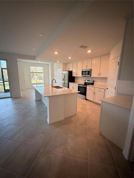 Building Photo - 14231 Heritage Landing Blvd