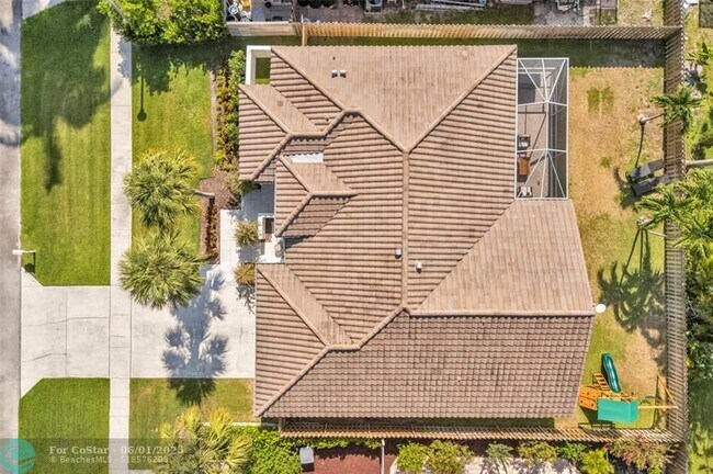 Building Photo - 9585 Carousel Cir S