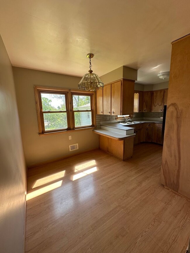 Building Photo - 401 Hilltop Rd