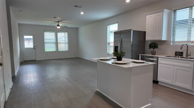 Building Photo - 15027 Rustic Moon Rd