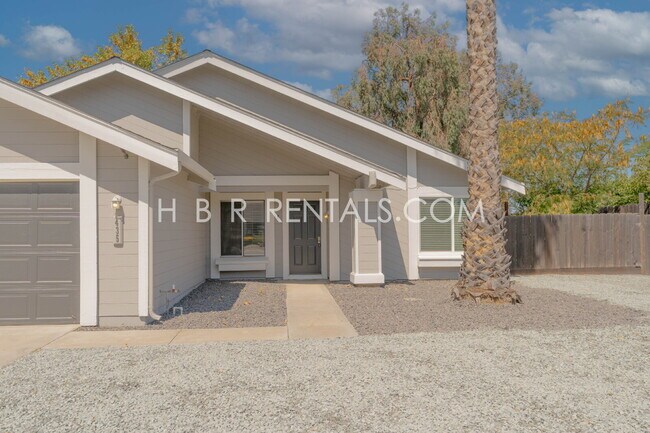 Building Photo - 435 Palm Cir