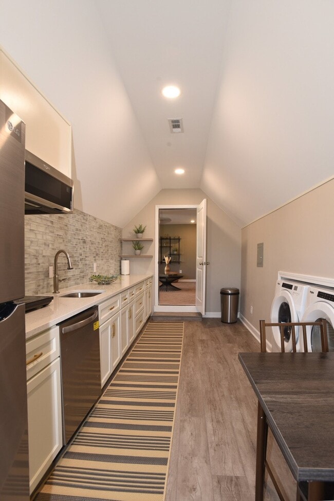 Building Photo - FURNISHED: Previous Model Home, For Rent 3 bedrooms/2.5 baths/2nd Floor Family Room w/kitchenette...