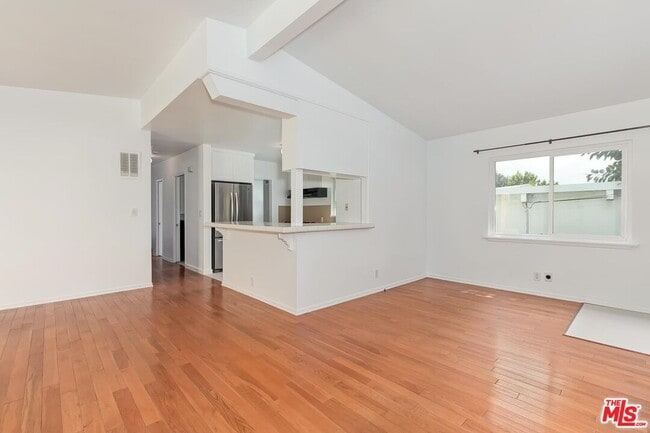 Building Photo - 8531 Walnut Dr