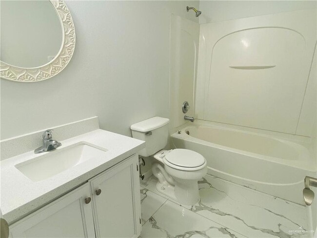 Building Photo - 3105 E Laurel St