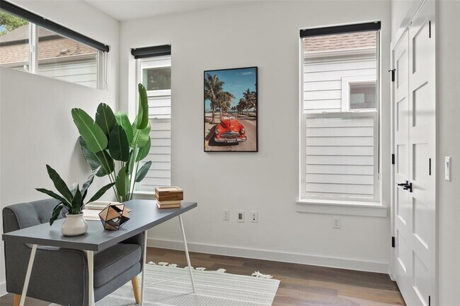 Building Photo - 3111 Aldwyche Dr
