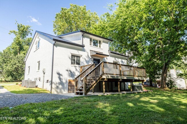Building Photo - Maryville 37803 - COMING SOON 3 bedroom 2 bath - Furnished or Unfurnished - call Tom Parry 865-60...