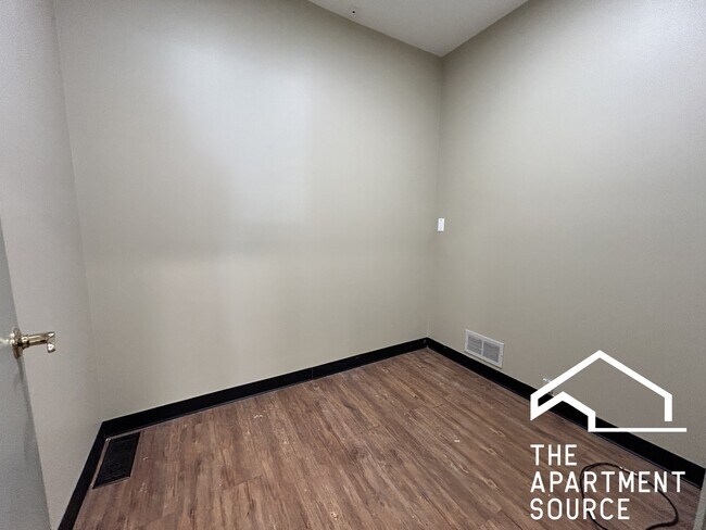 Building Photo - 4956 W Irving Park Rd