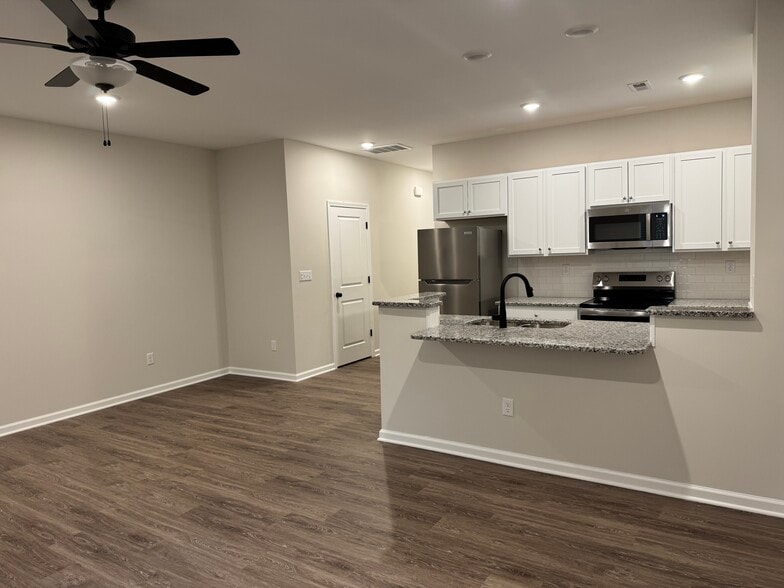 Brand-new kitchen with stainless steel appliances and plenty of room - 205 Cherry Way