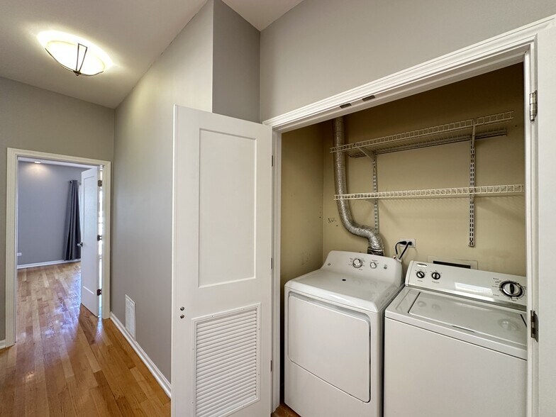 Building Photo - 724 N Willard Ct