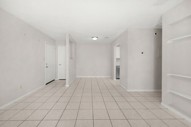Building Photo - Freshly Updated Gulf Breeze Gem with New Appliances!