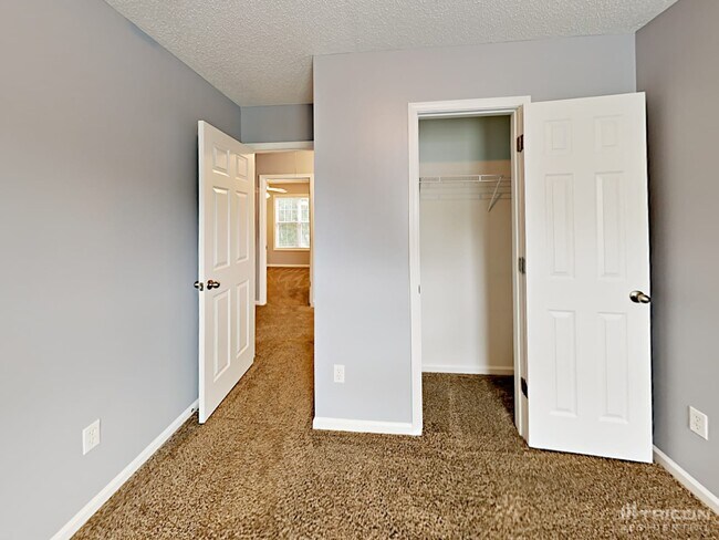 Building Photo - 7525 Rolling Meadows Ln