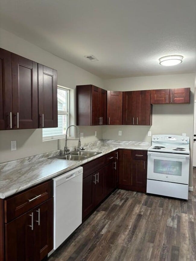 Building Photo - Charming & Remodeled Near Historic C-Street!