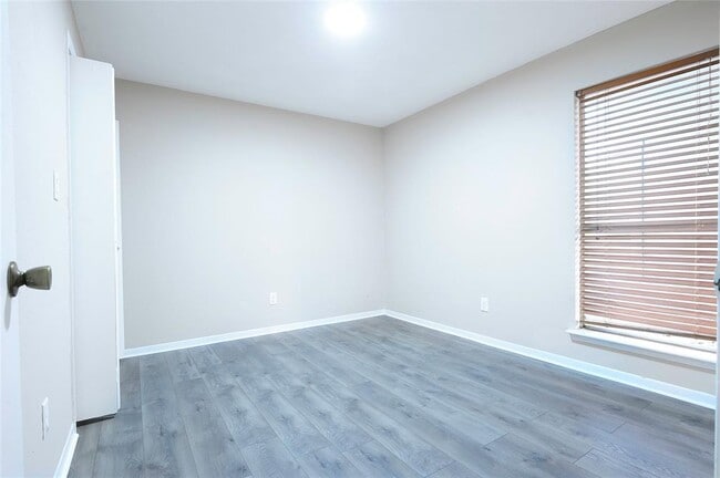 Building Photo - 11030 Petworth Dr