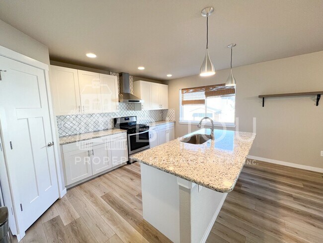 Building Photo - Gorgeous Home Located South by COS Airport
