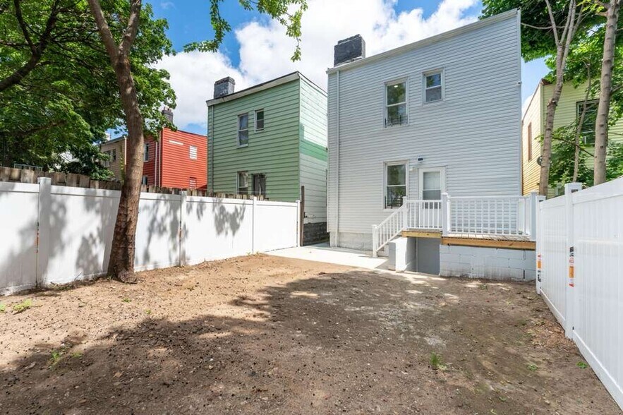 Building Photo - 15 Dwight St