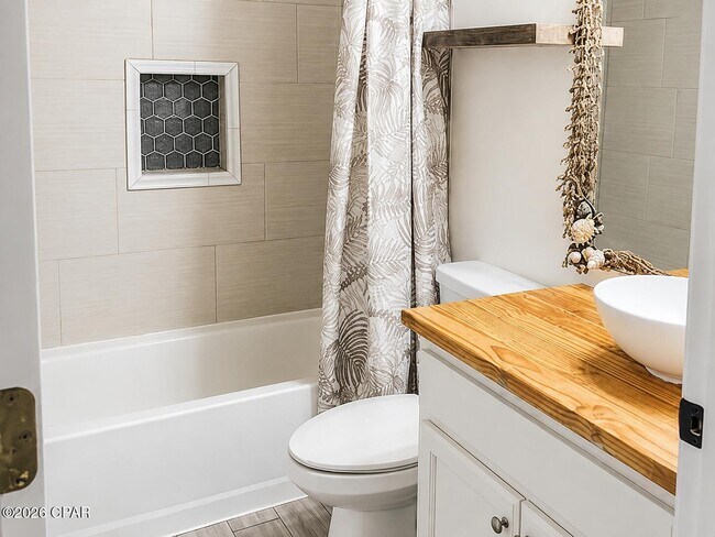Building Photo - 3213 Azalea Cir