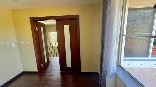 Building Photo - 1094 Redwood St