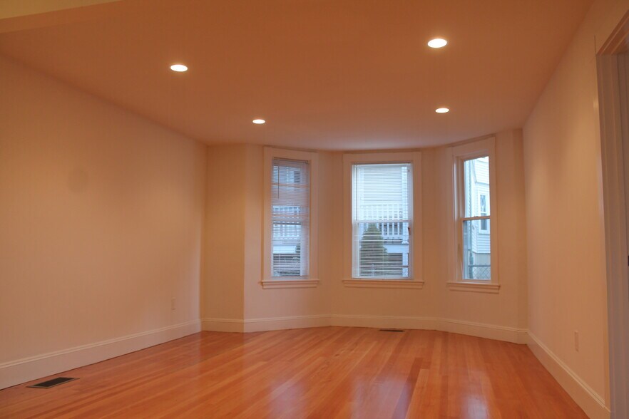 Building Photo - 17 Beechwood Ave