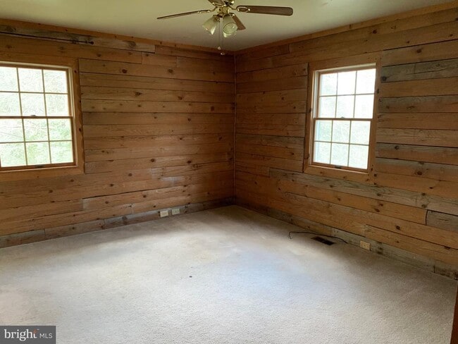 Building Photo - 7 Glade Dr