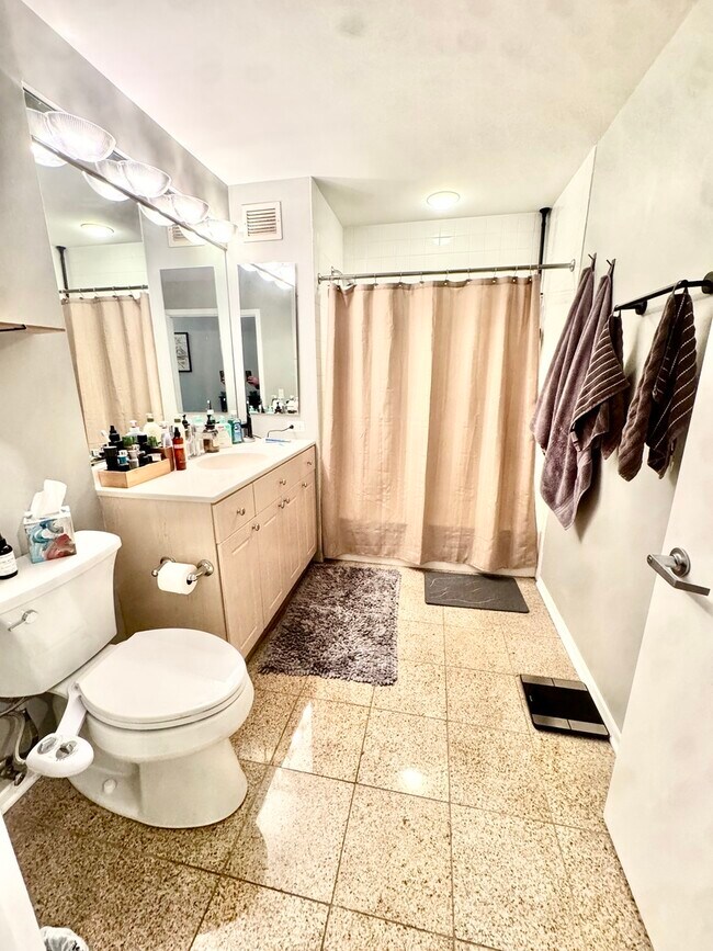 Building Photo - 330 N Jefferson St