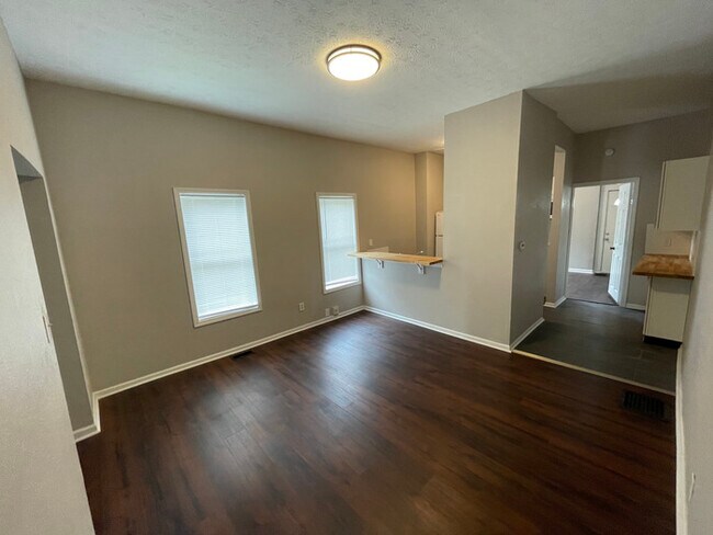 Building Photo - Cozy and spacious Garfield Park 3BD/1.5 BA...