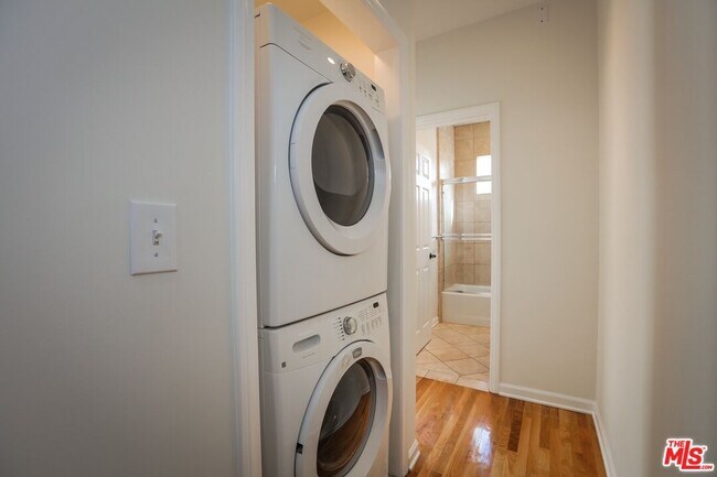 Building Photo - 806 N Alfred St