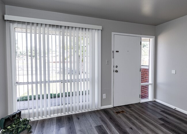 Building Photo - Newly Remodeled 3 Bedroom Home in Central Location