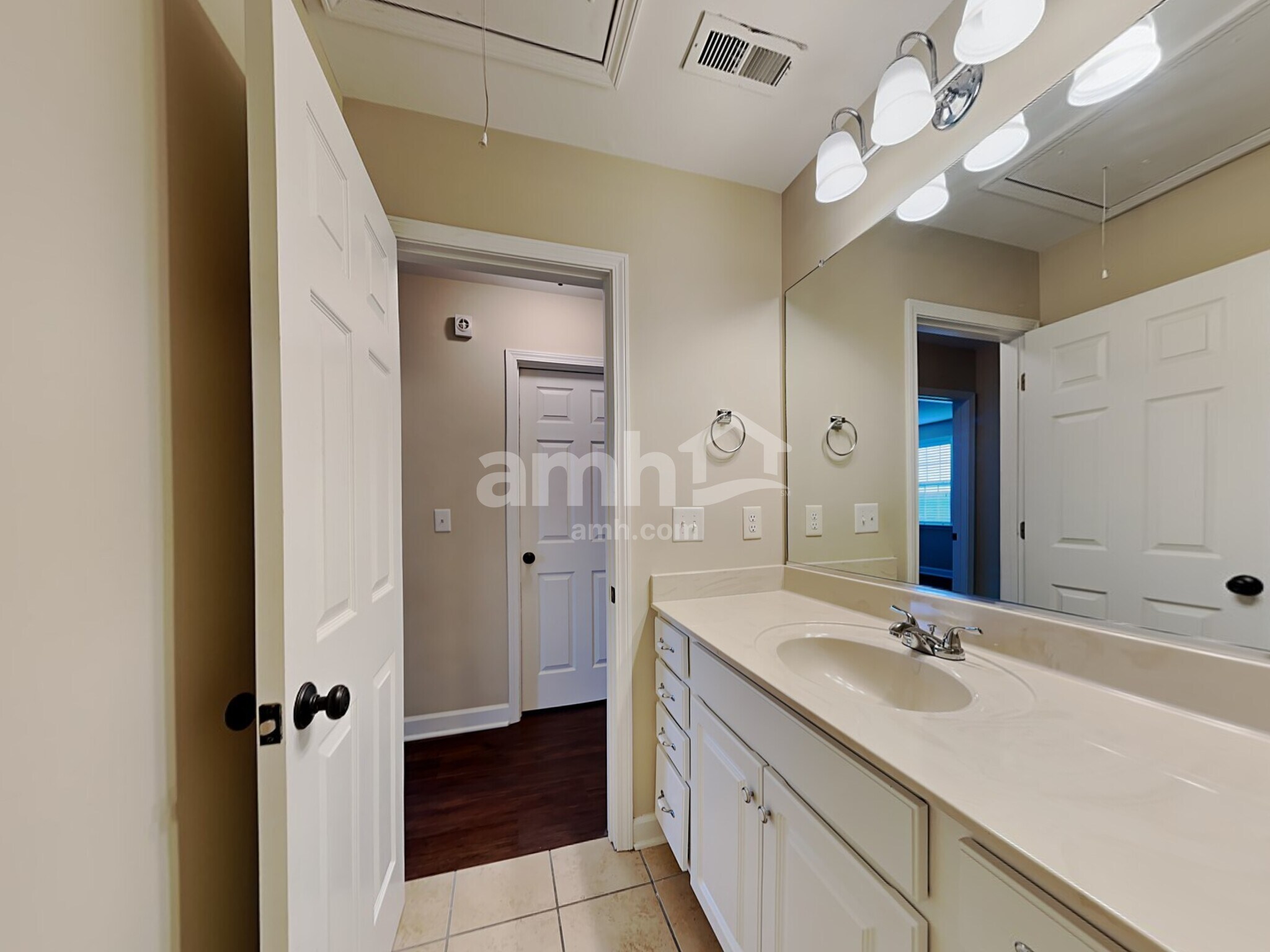 Building Photo - 405 Quick Silver Dr