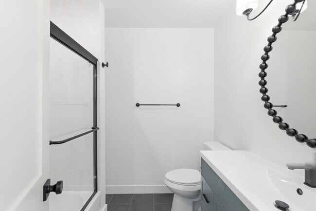 Building Photo - Beautiful modern 3 Bed + 3 Bath House + Pool + Garage