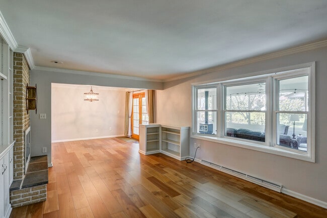 Building Photo - 1827 Larchmont Ln