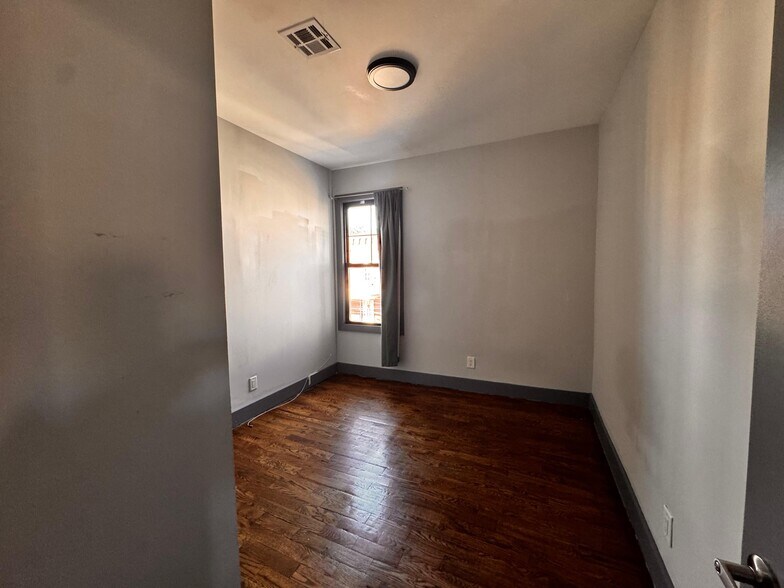 Building Photo - 137 Myrtle Ave
