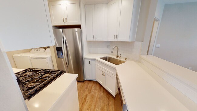 Building Photo - Newly Renovated, Quick to Campus (Lease ou...